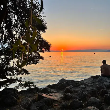 Apartment Close To & Chillon Castle, New & Comfortable *